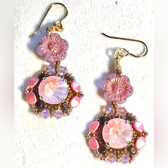 Czech Pink pansies 14k Swarovski Crystal earrings - Picture 2 of 2